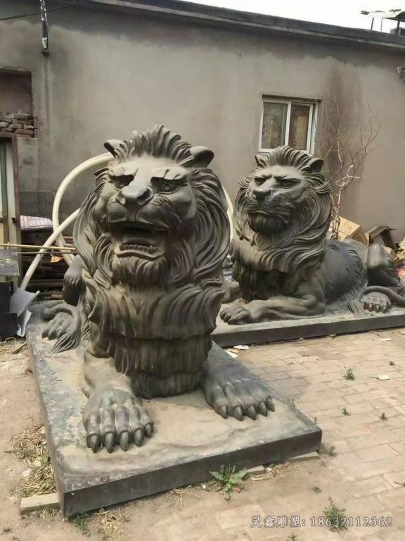 趴着狮子动物铜雕