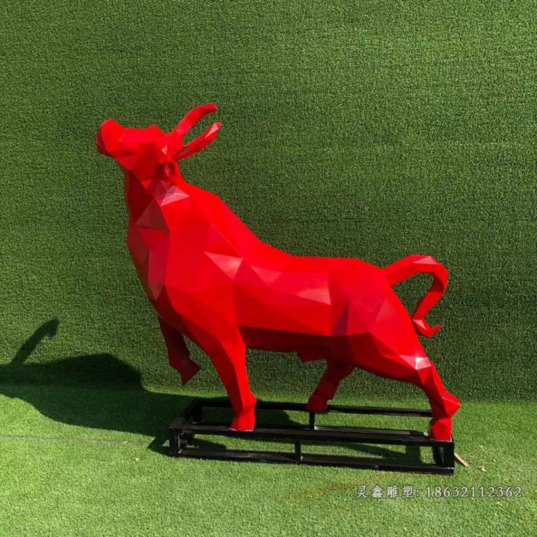 抬头几何牛不锈钢雕塑