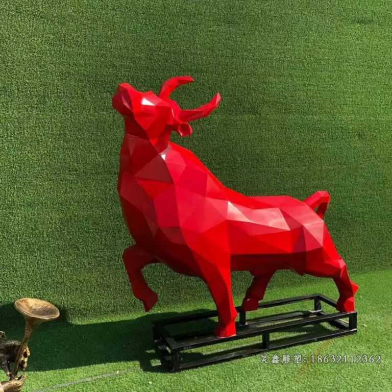 不锈钢抬头牛几何雕塑