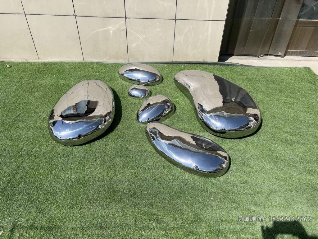 镜面不锈钢鹅卵石雕塑