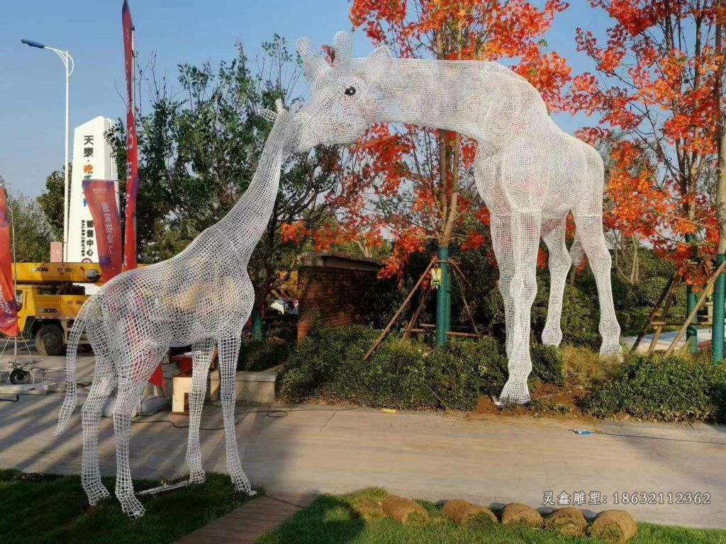 镂空长颈鹿不锈钢雕塑