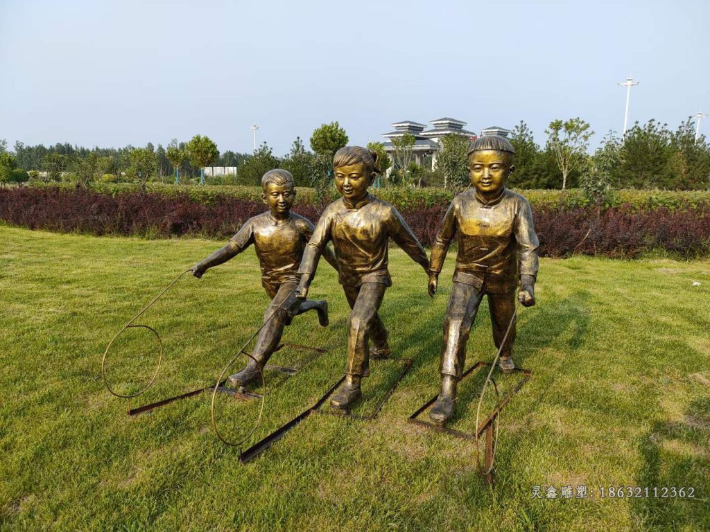 滚铁环儿童嬉戏铜雕