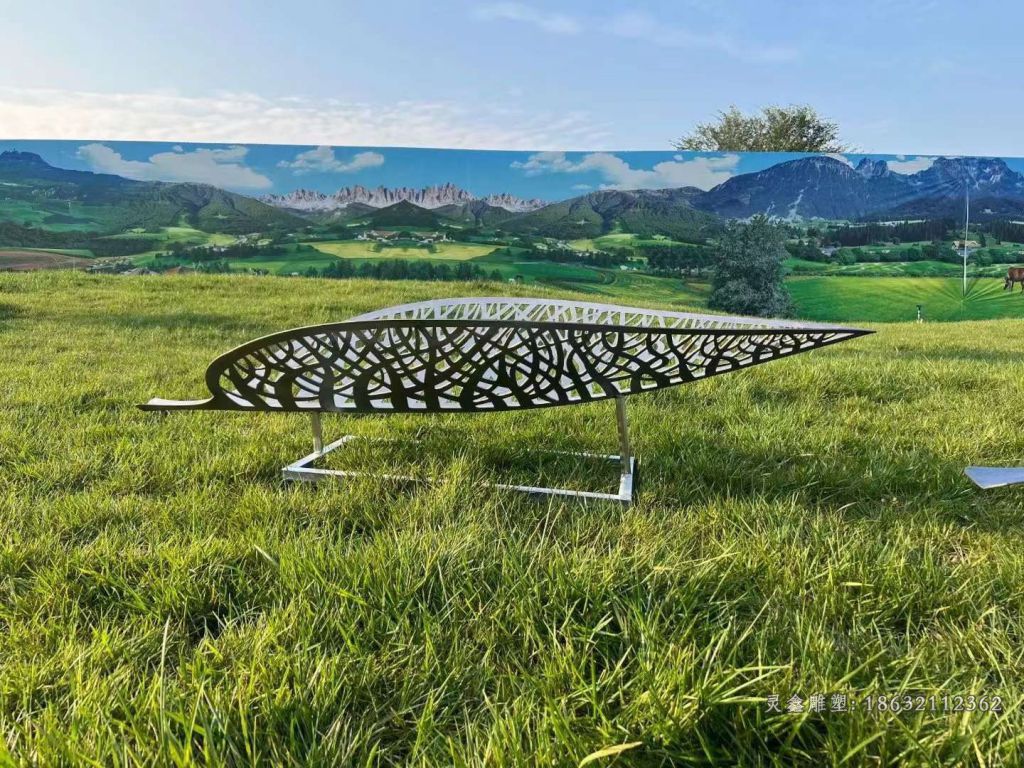 不锈钢树叶镂空雕塑