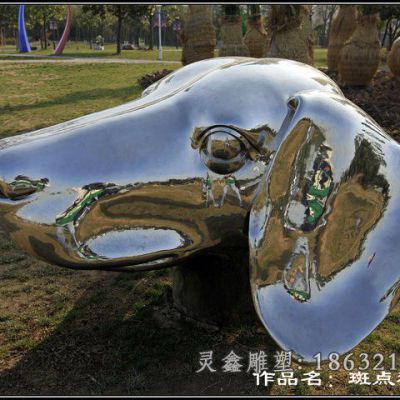 不锈钢斑点狗雕塑