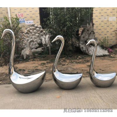 不锈钢抽象鹅坐凳雕塑