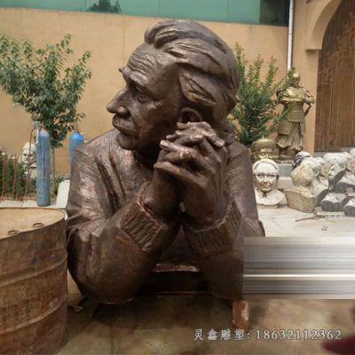爱因斯坦名人铜雕