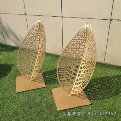 不锈钢镂空树叶雕塑