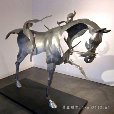 不锈钢镂空创意马雕塑