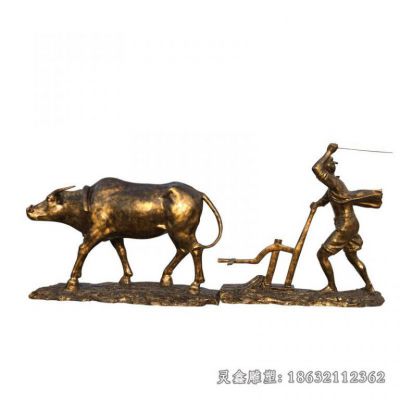 耕犁干农活人物铜雕