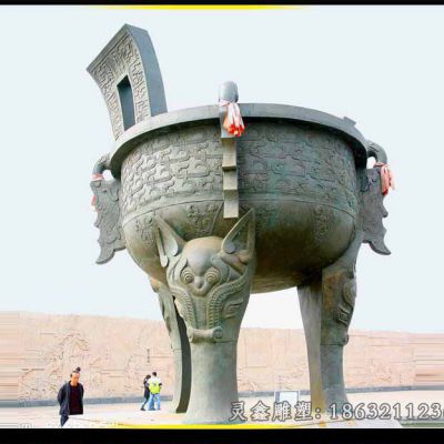 三足铜鼎广场铜雕