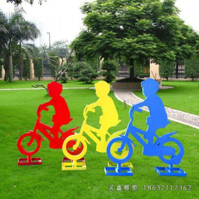 不锈钢一家四口骑自行车雕塑