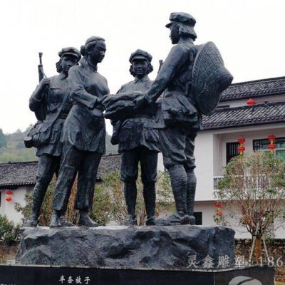 八路军半条被子广场铜雕