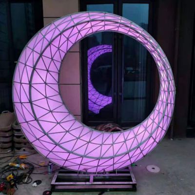 不锈钢彩绘月亮街边雕塑