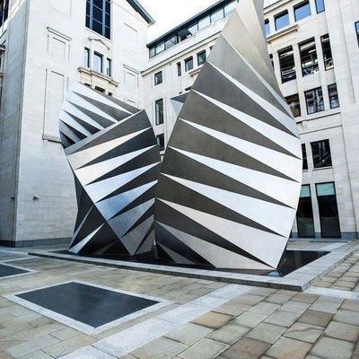 不锈钢镜面抽象翅膀雕塑