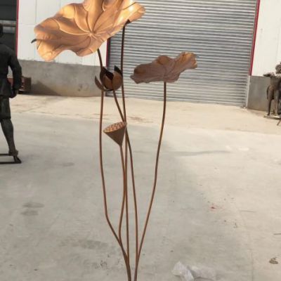 彩绘荷花广场景观铜雕