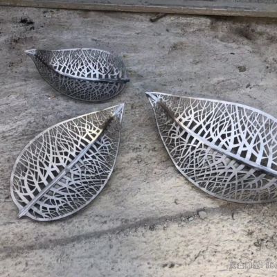 不锈钢树叶镂空雕塑