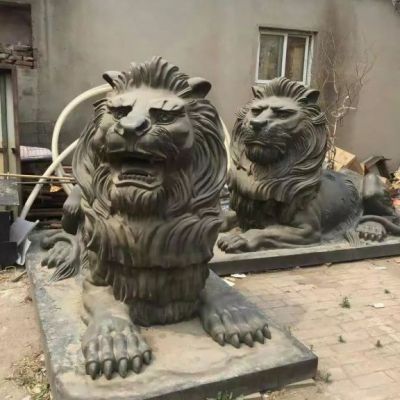 趴着狮子动物铜雕