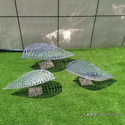 不锈钢树叶镂空雕塑