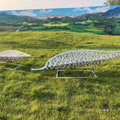 不锈钢树叶镂空雕塑