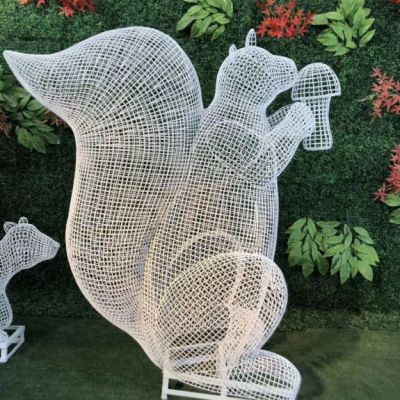 镂空松鼠不锈钢雕塑